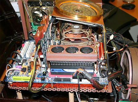 Обо всем - Ретро-моддинг: компьютер в корпусе проигрывателя Zenith Bakelite